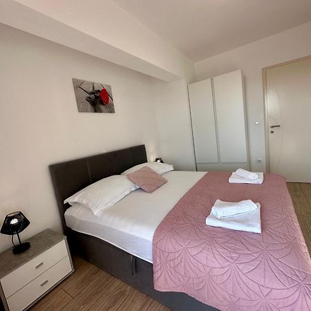 Apartmani Josipa Baška Voda Eksteriør billede